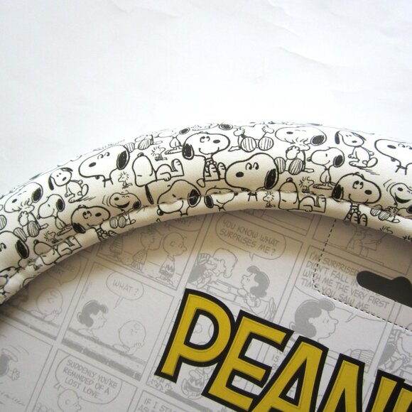 Snoopy Peanuts Black & White Steering Wheel Cover - Picture 4 of 6